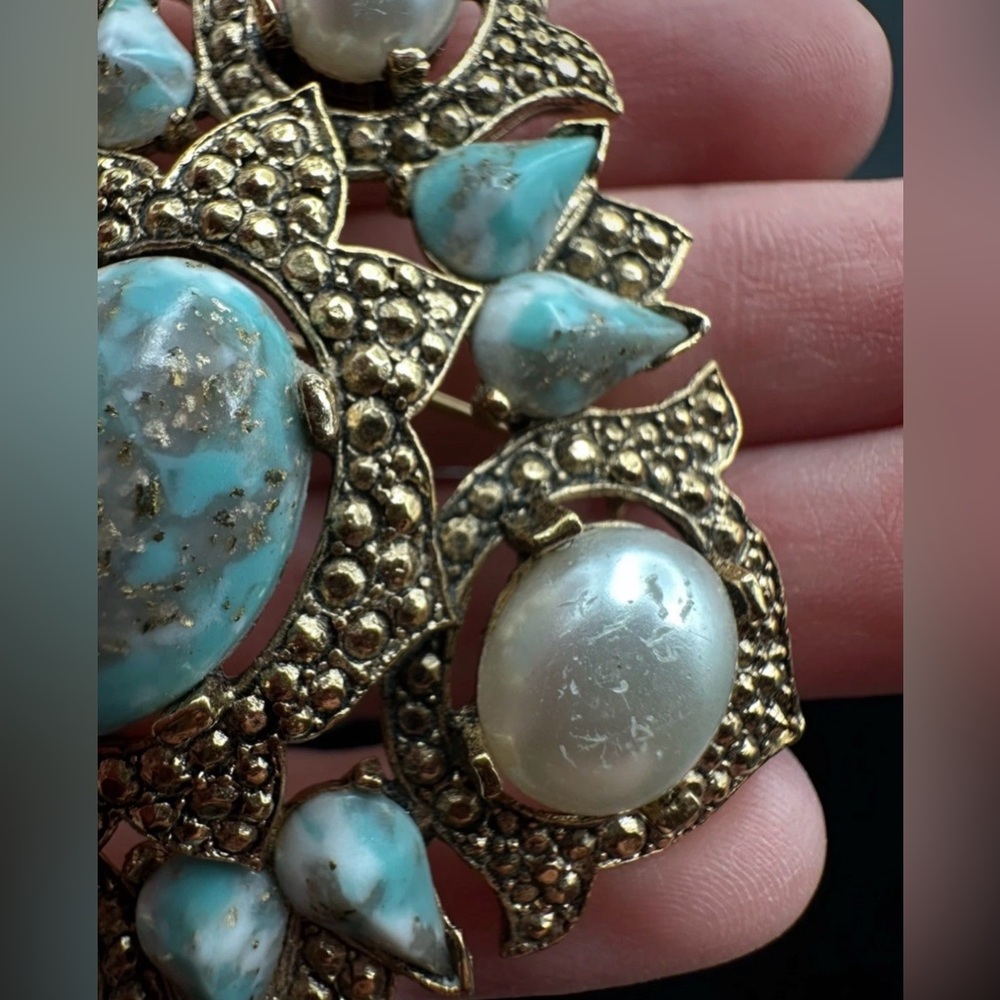 VTG Sarah Coventry “Remembrance” Set - Brooch, Earrings, And Stick Pin 1968 - Picture 5 of 16